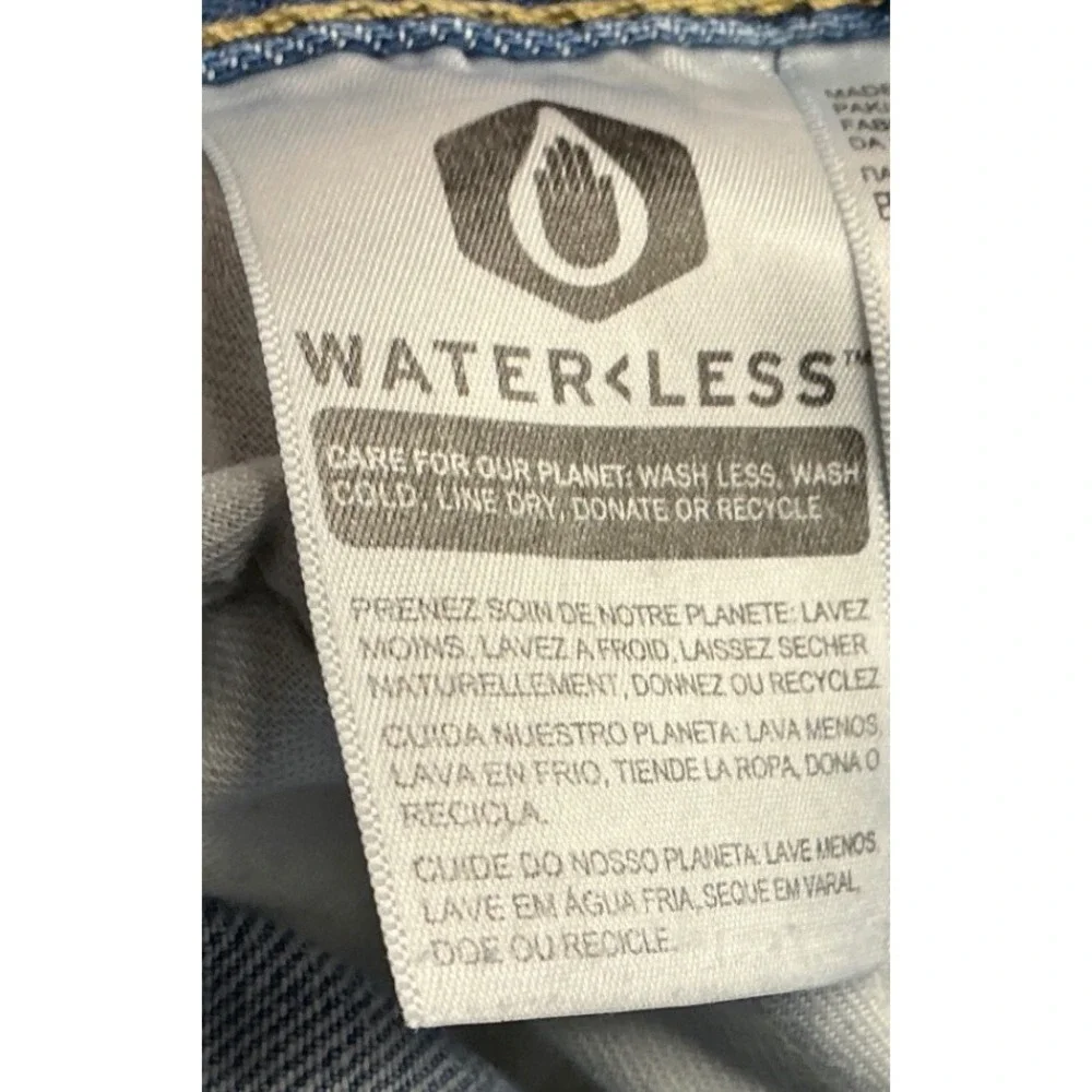 Levis preowned these